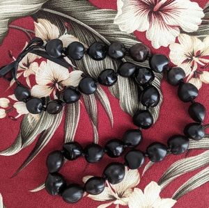 BLACK KUKUI NUT LEI